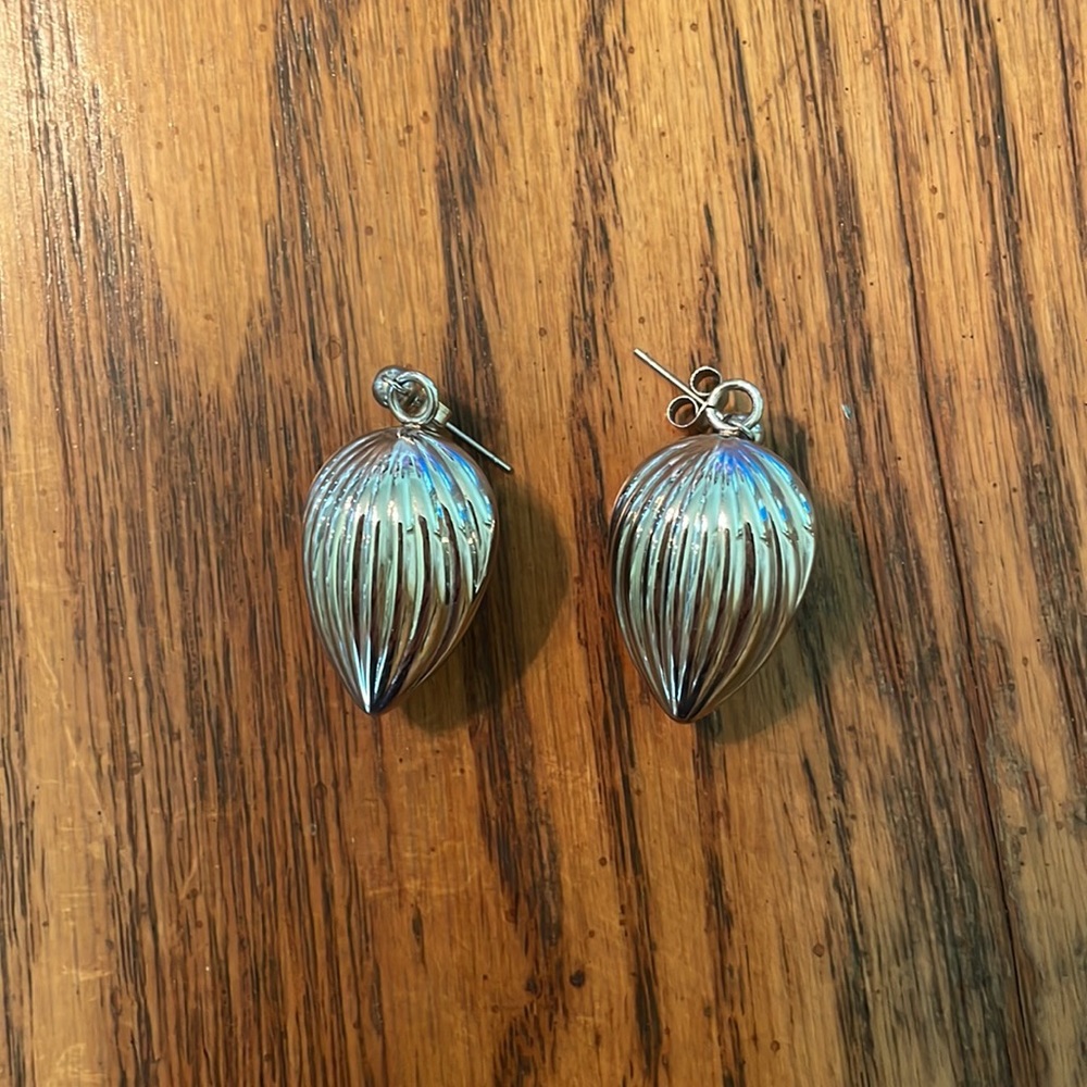 Little Box of Bling Stainless Steel Shell Shaped 36” Necklace and Earring Set - Picture 3 of 5